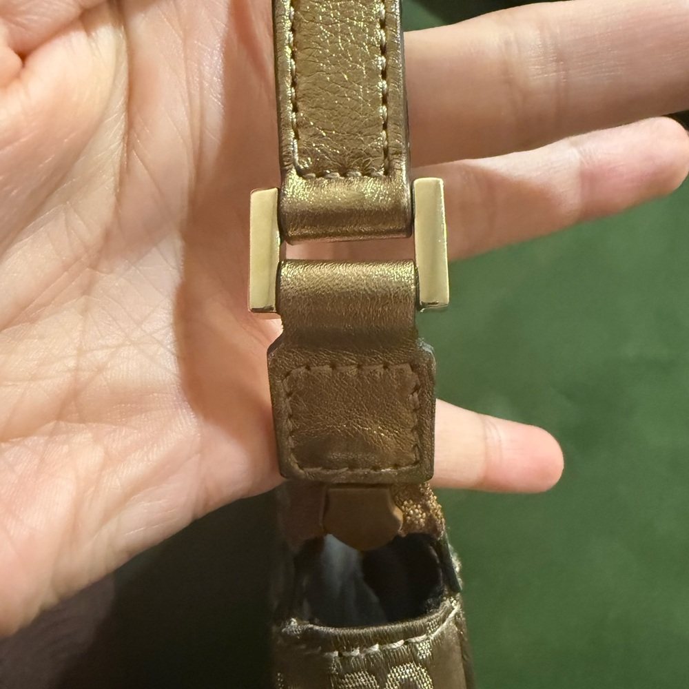 Gucci Tan Monogram Shoulder Bag - Picture 3 of 8